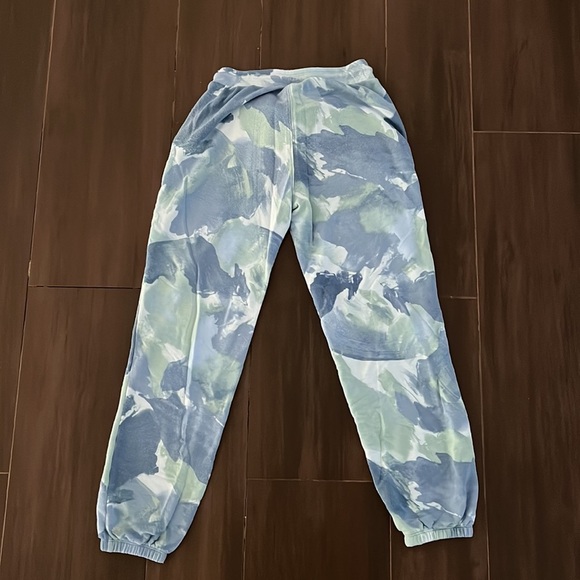 Athleta Girl Matching Jogger Sweatsuit in Chroma Sea Fog Blue - Picture 13 of 14